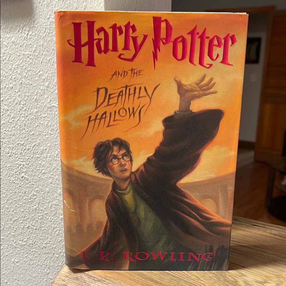 Harry Potter and the Deathly Hallows Hard Cover Book - Picture 1 of 9